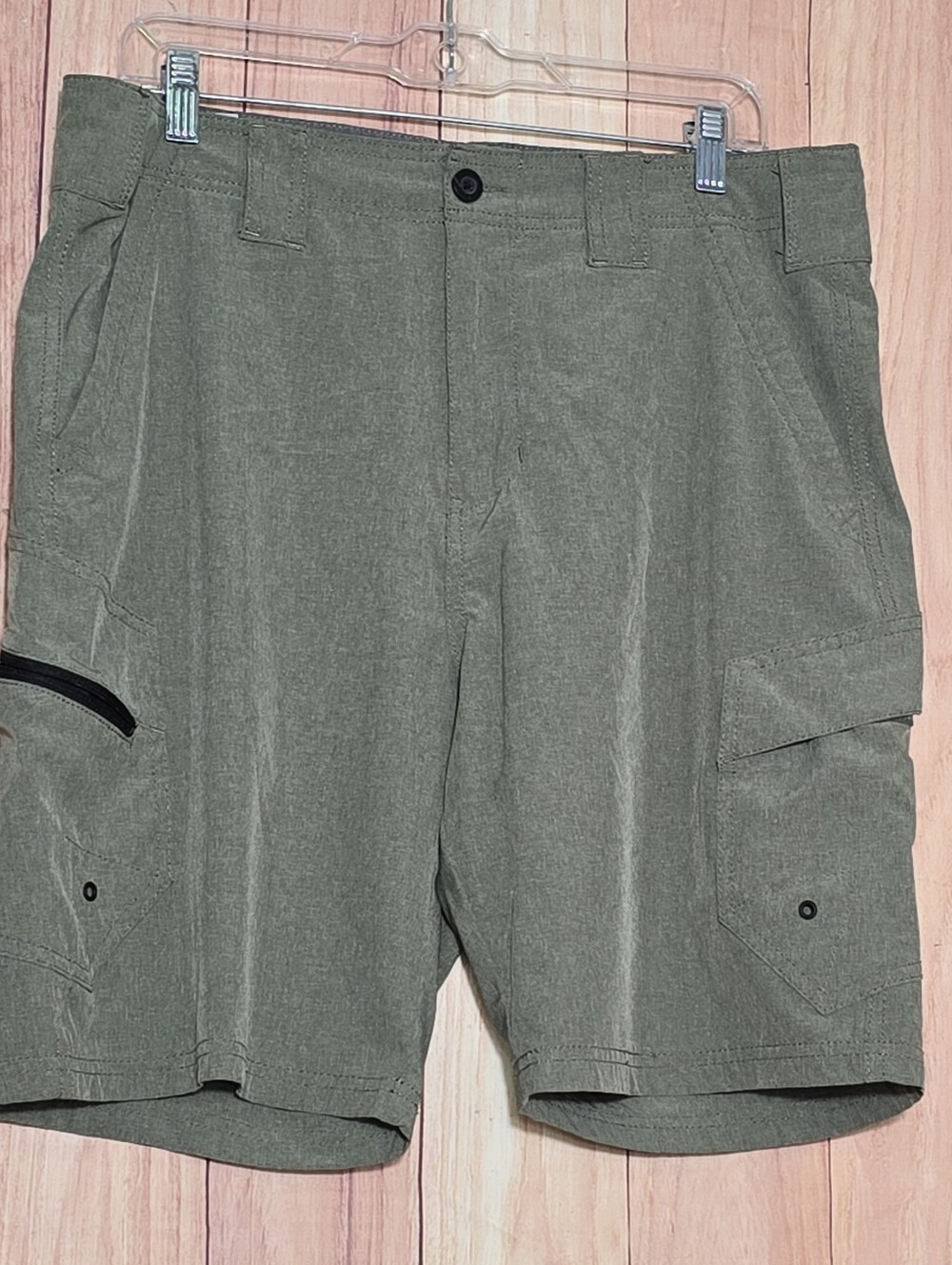 Denali Mens Size 34 Green Cargo Style Zippered Pocket Performance Shorts